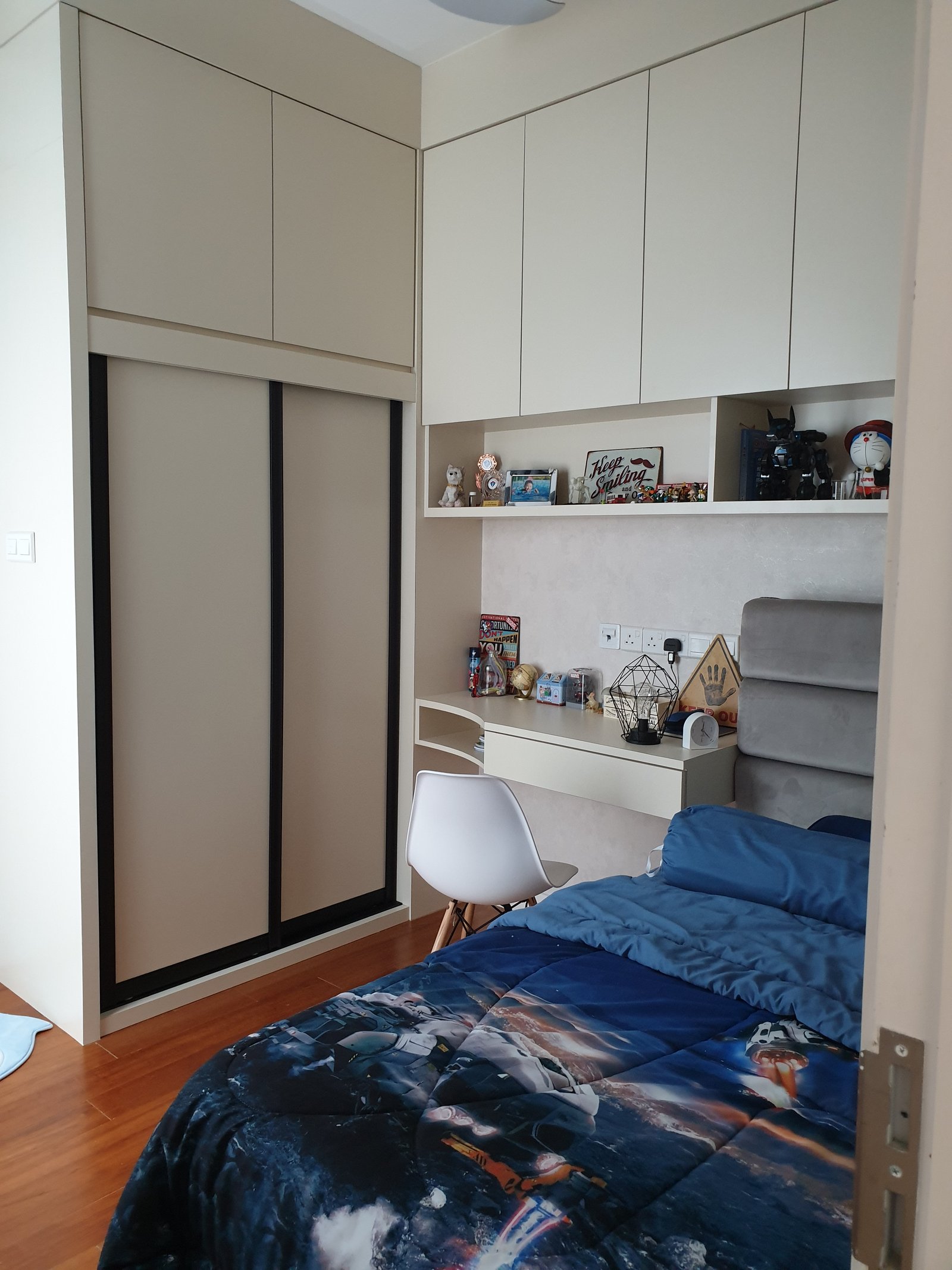 Kitchen Cabinets & Furniture